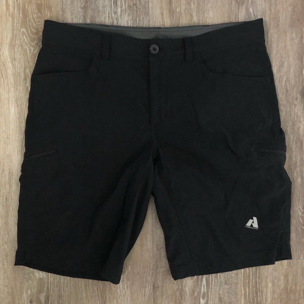 Men’s Eddie Bauer First Ascent Guide Pro Shorts - EUC!